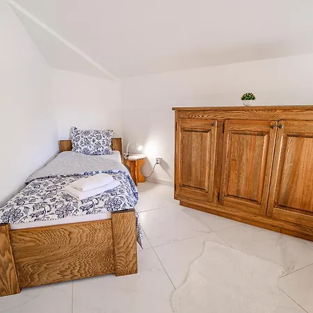 Rosana Apartman *